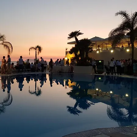 La Playa Hotel