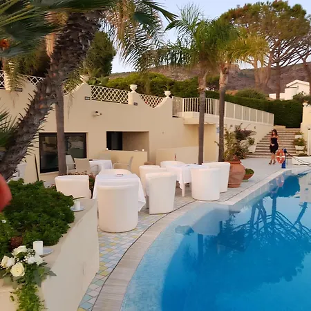 La Playa Hotel