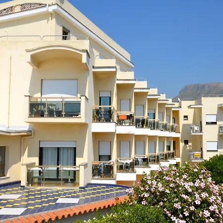 La Playa Hotel 4*