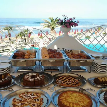 La Playa Hotel