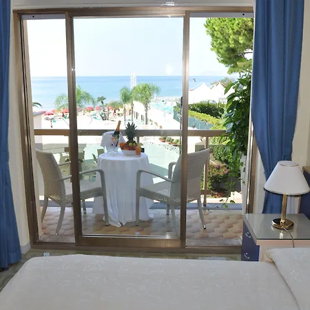 Hotel La Playa