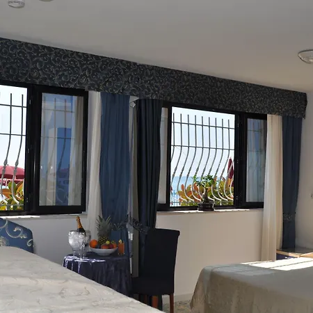La Playa Hotel 4*