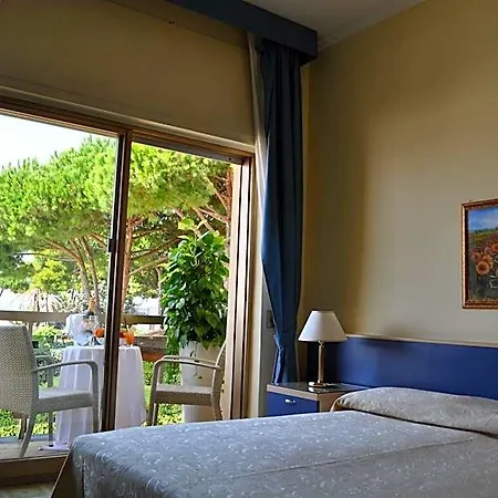 La Playa Hotel