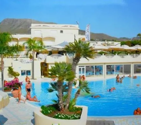 Grand La Playa