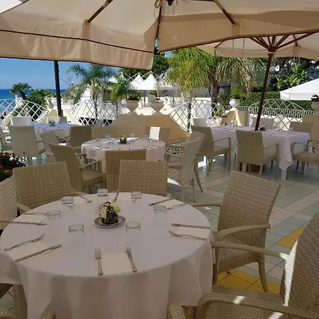 La Playa Hotel
