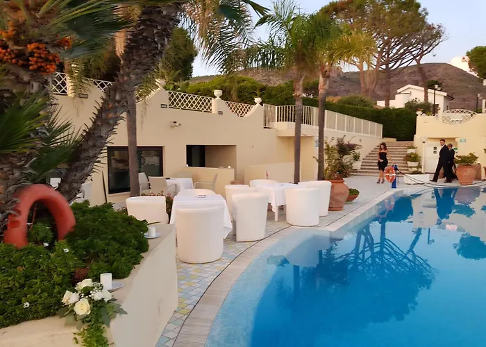 La Playa Hotel