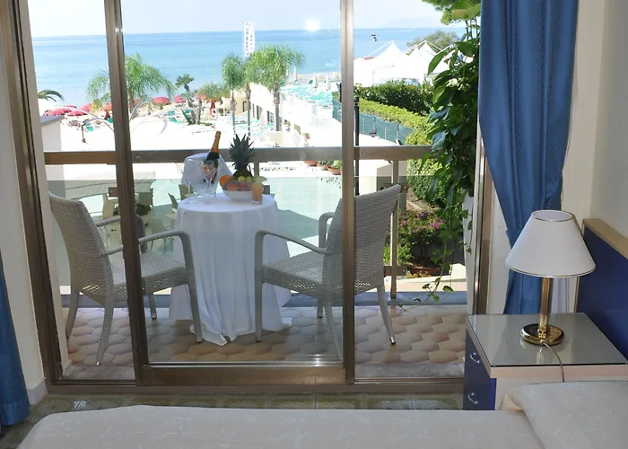 La Playa Hotel