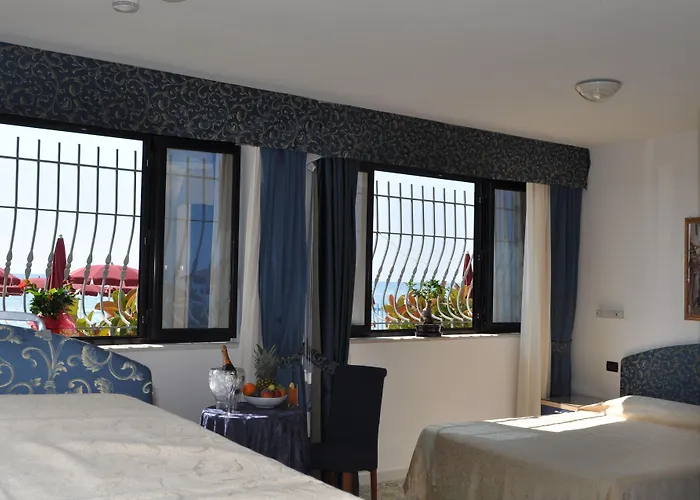 La Playa Hotel 4*